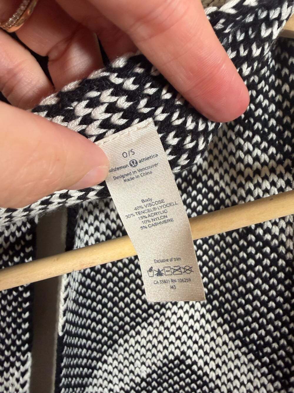 Lululemon Snow Amazing Scarf Black White One Size Cashmere Blend Winter Chevron - Picture 4 of 5